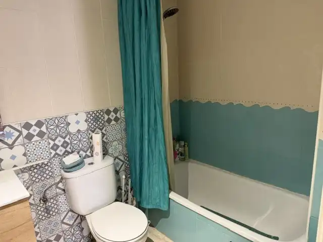Bany de Àtic en venda en Girona amb Calefacció, Forn i Microones