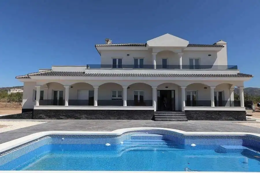 Chalet con piscina en venta en El Pinós / Pinoso, imagen 2
