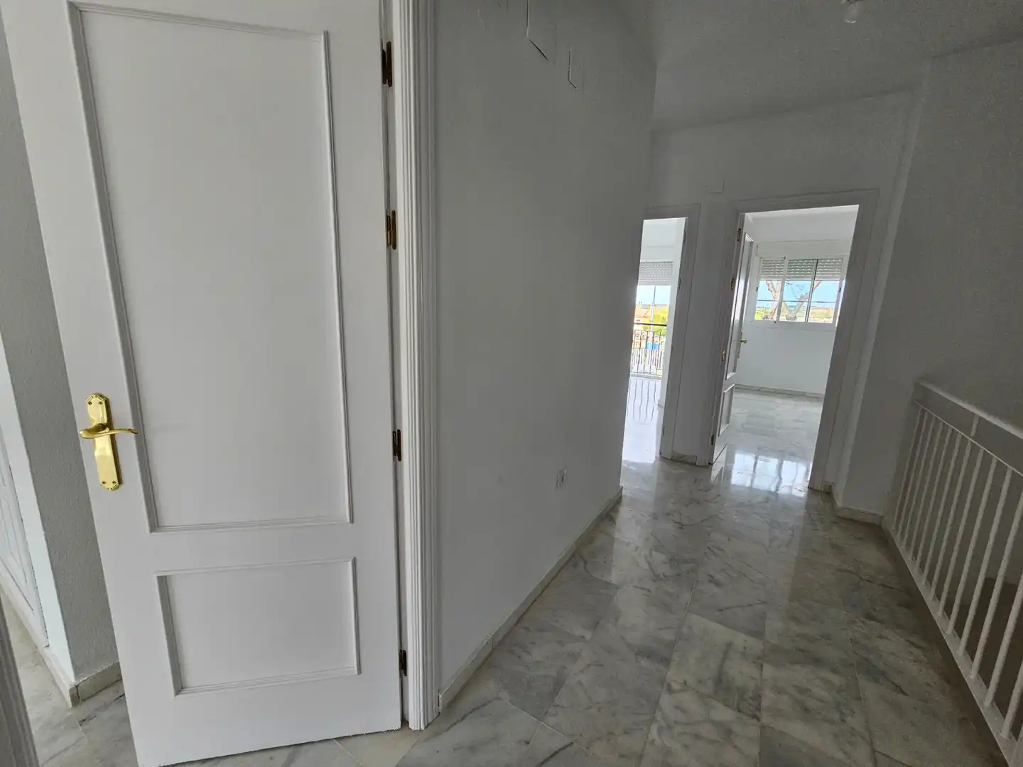 Casa adosada en venda en Espartinas amb Balcó