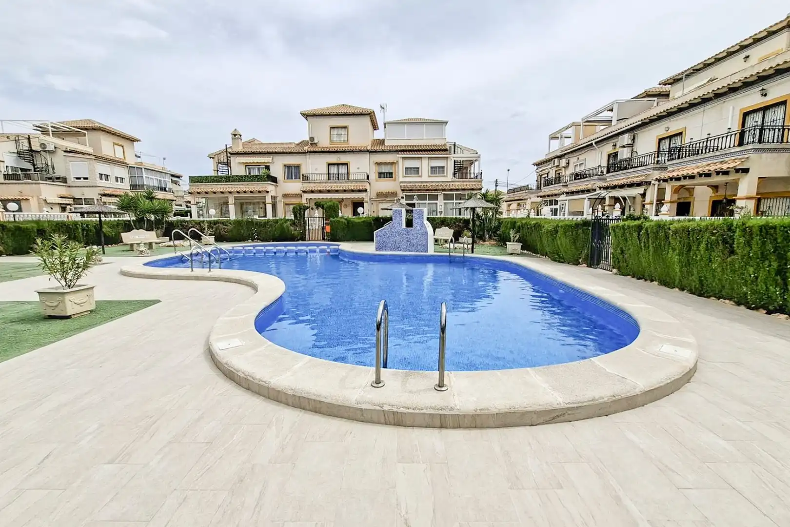 Bungalow amb piscina en venda a Orihuela Costa