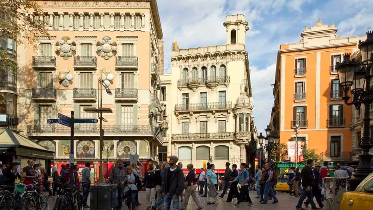 Exterior view of Buildings for sale in Barcelona