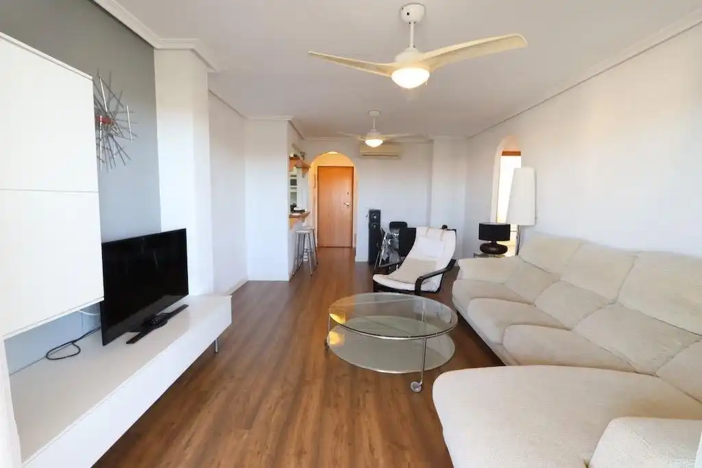 Sala d'estar de Àtic en venda en Pilar de la Horadada amb Jardí privat, Terrassa i Balcó