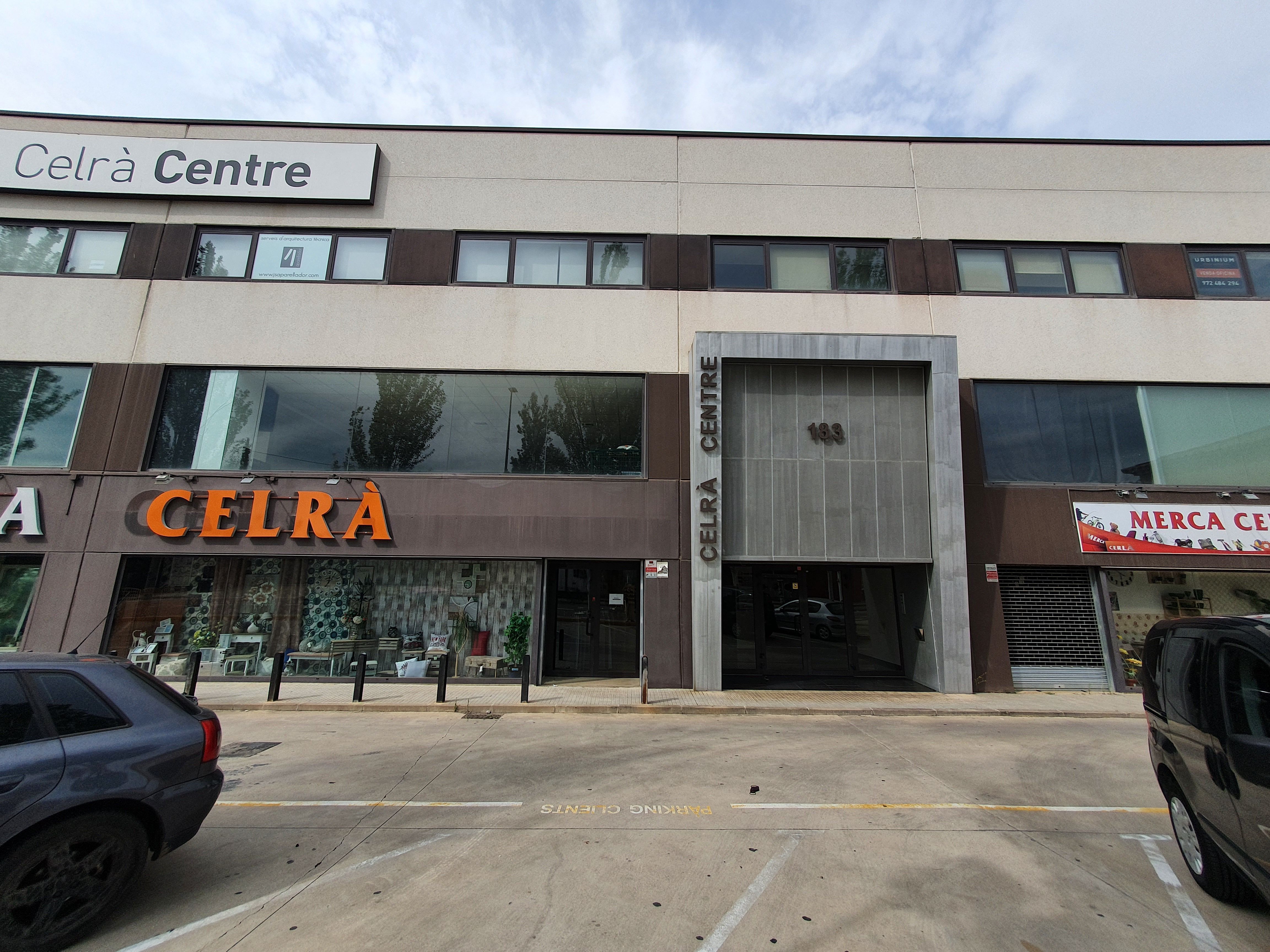 Vista exterior de Oficina en venda en Celrà amb Traster