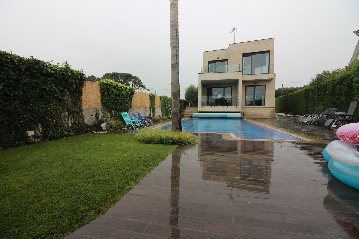 Swimming pool of House or chalet for sale in Sanxenxo  with Heating, Private garden and Parquet flooring