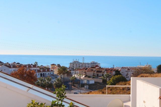 Vista exterior de Casa o xalet en venda en Nerja amb Aire condicionat, Calefacció i Terrassa