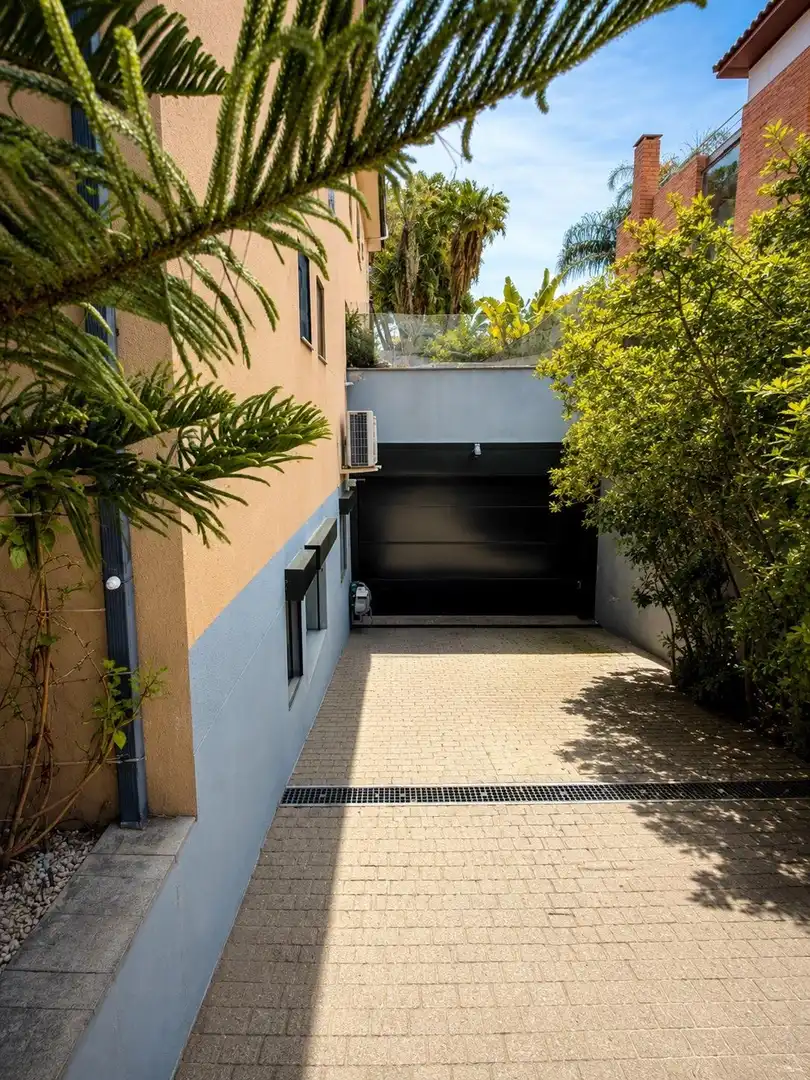 Parking de Casa o chalet en venta en Gavà con Aire acondicionado, Calefacción y Jardín privado