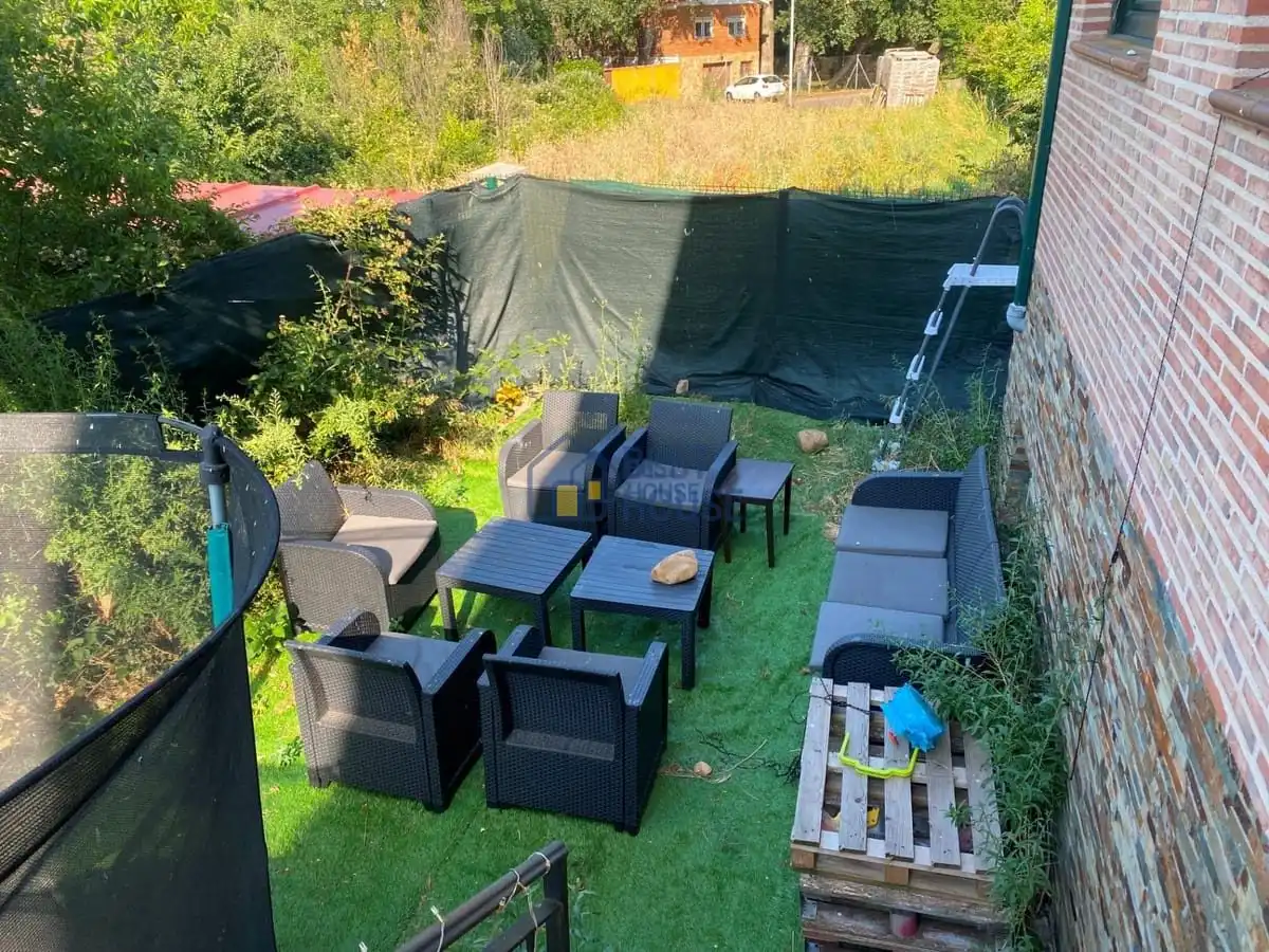 Terrace of Detached homes for sale in Onzonilla  with Heating, Private garden and Parquet flooring