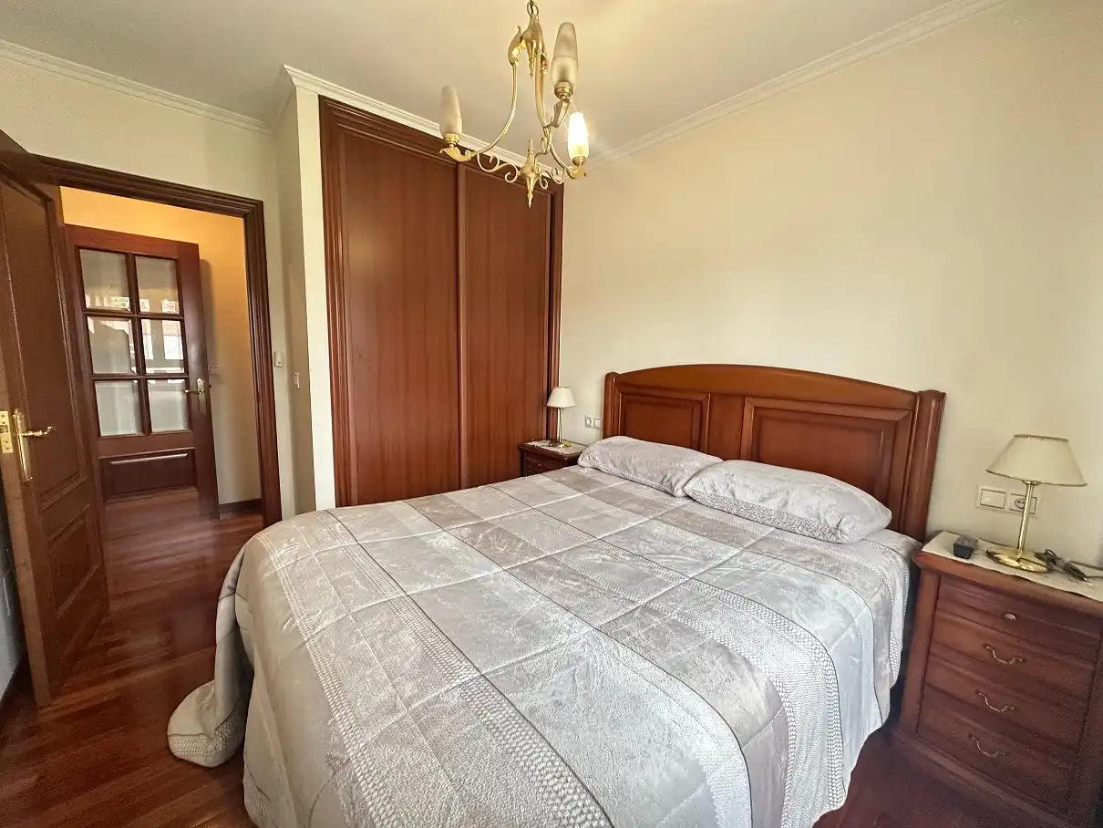 Habitación de Piso de alquiler en Santiago de Compostela  con Calefacción, Trastero y Amueblado
