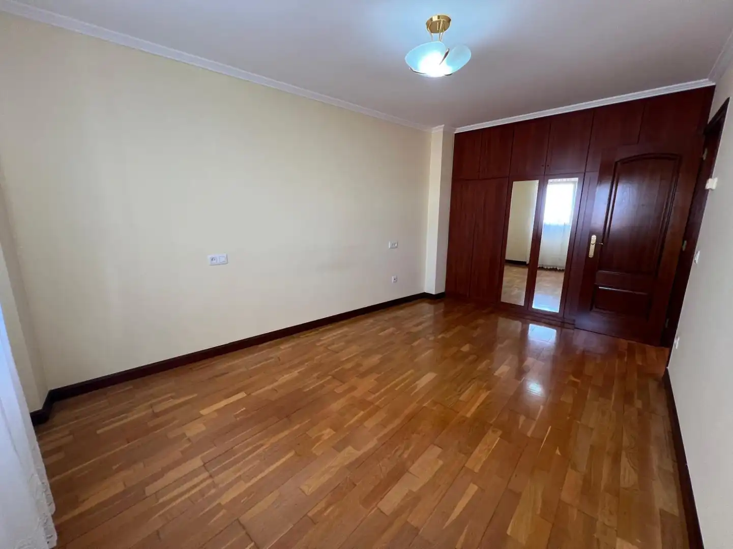 Bedroom of Flat for rent in Gijón   with Heating, Parquet flooring and Storage room