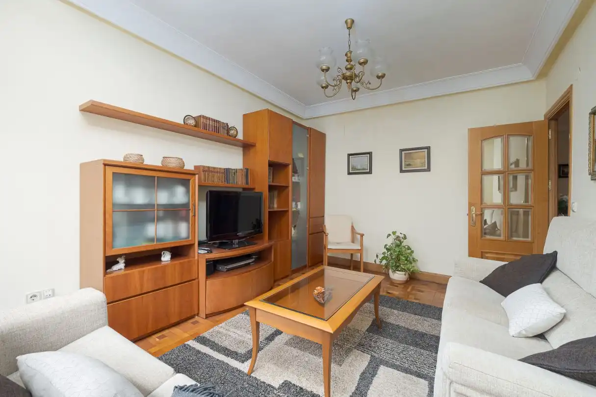 Sala de estar de Piso en venta en Donostia - San Sebastián  con Calefacción, Trastero y Amueblado