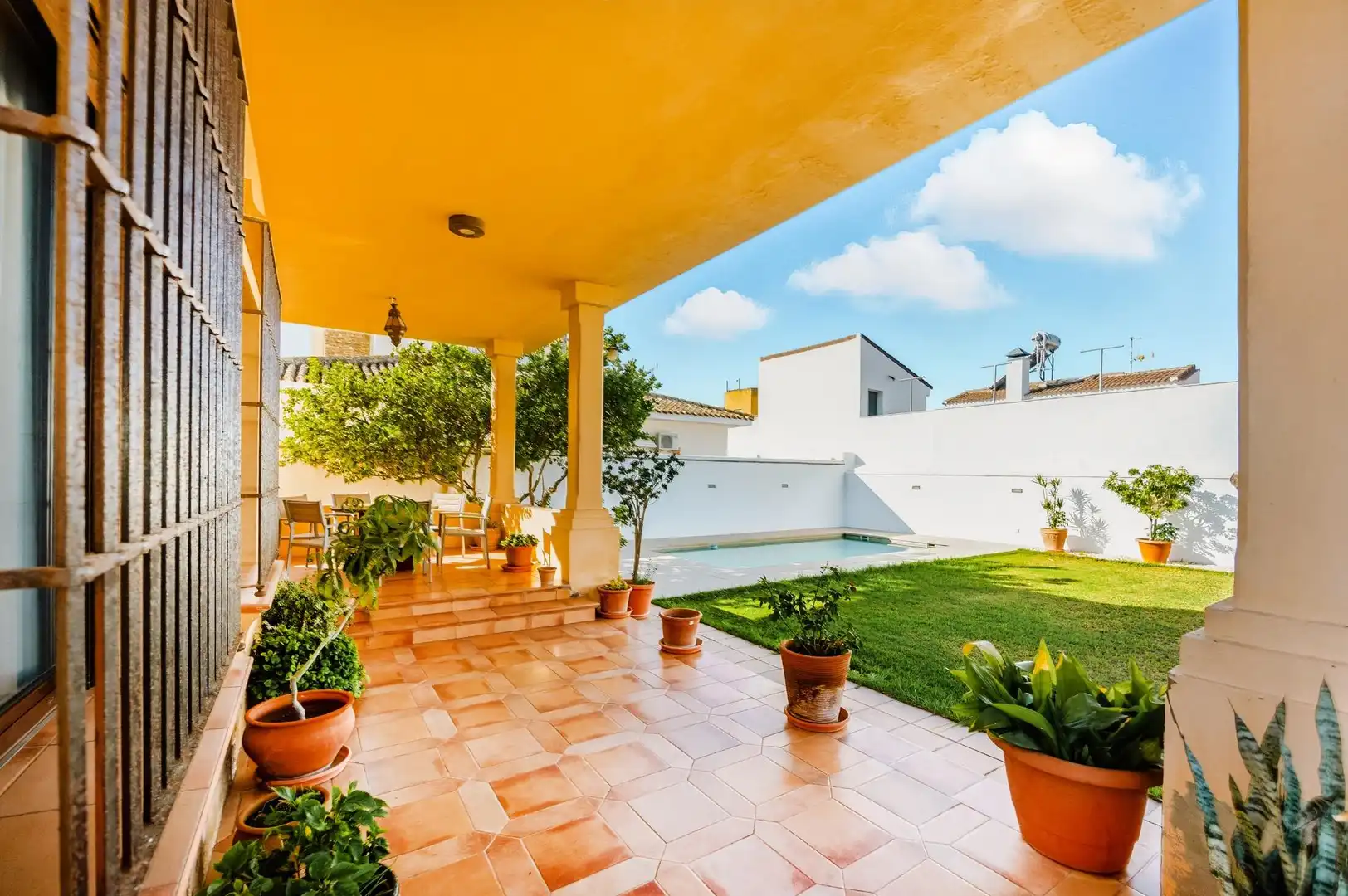 Terrassa de Casa o xalet en venda en Chiclana de la Frontera amb Aire condicionat, Jardí privat i Terrassa