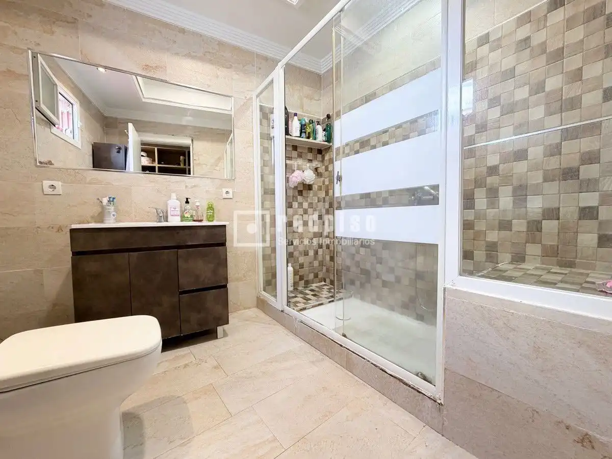 Bany de Casa o xalet de lloguer en Málaga amb Aire condicionat i Terrassa