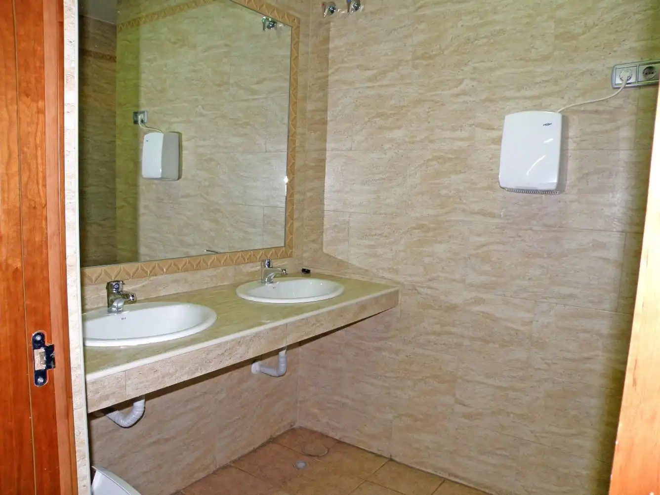 Baño de Oficina de alquiler en Coslada con Aire acondicionado y Trastero