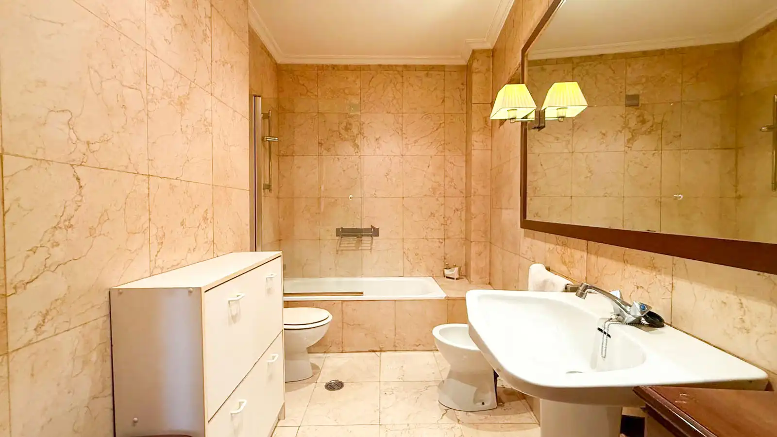 Baño de Piso en venta en Vigo  con Calefacción, Horno y Lavadora