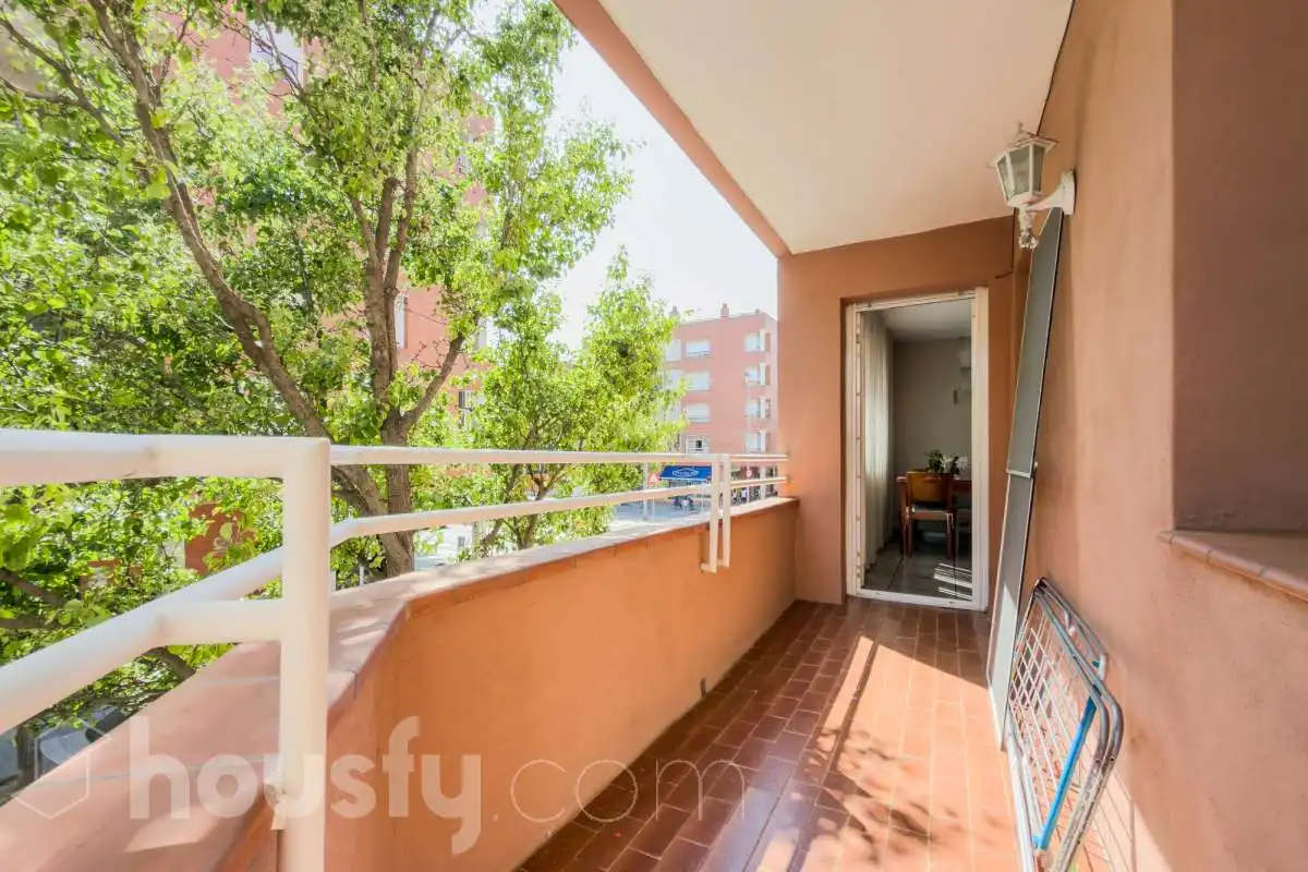 Terraza de Piso en venta en Sant Adrià de Besòs con Amueblado y Balcón