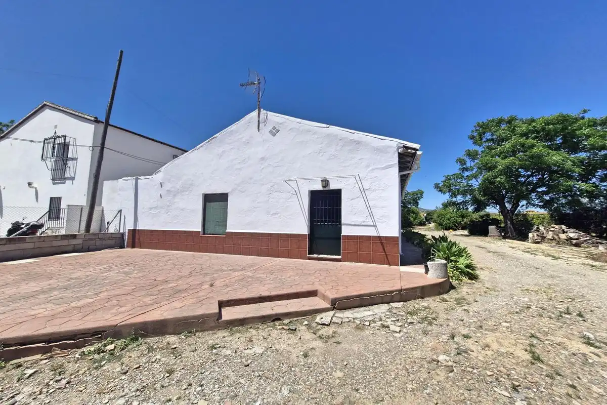 Vista exterior de Finca rústica en venda en Málaga amb Jardí privat, Terrassa i Traster