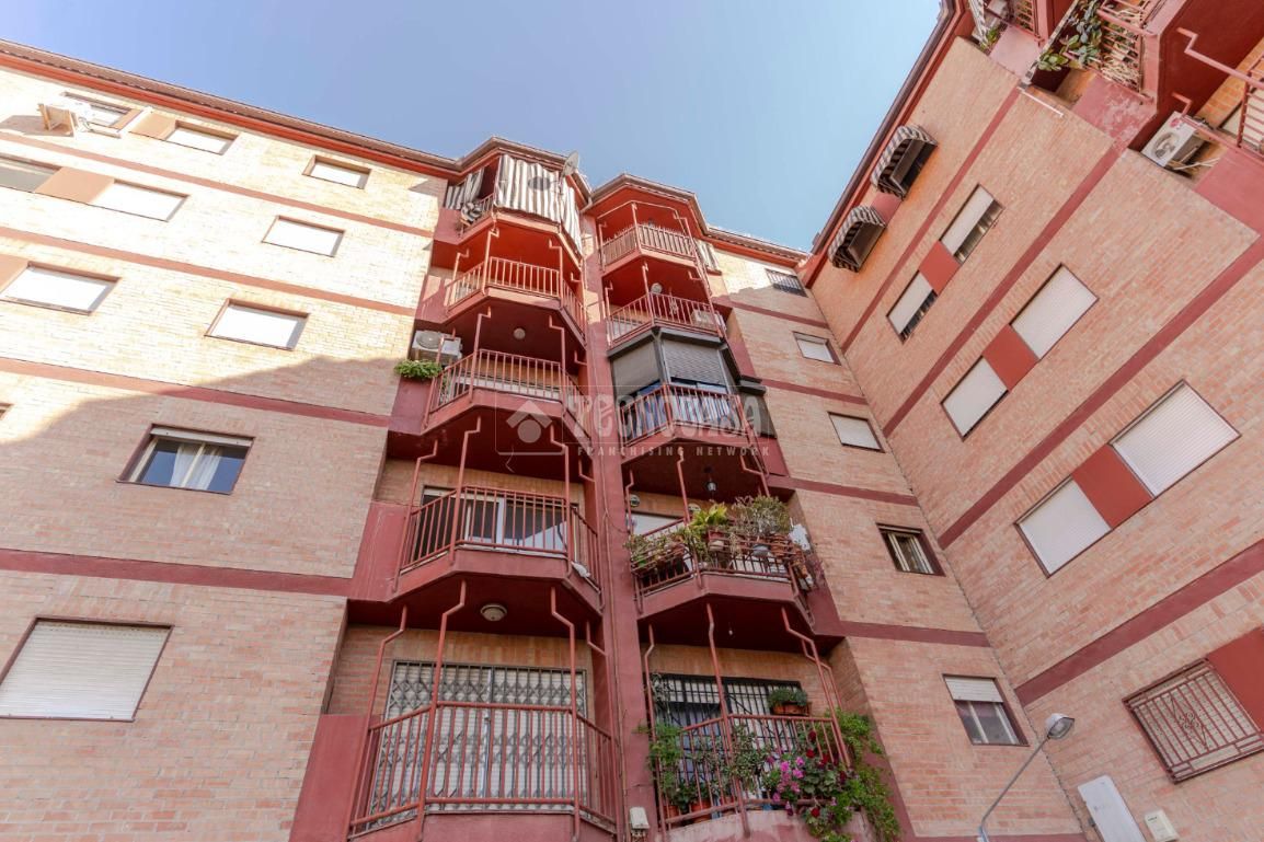 Exterior view of Flat for sale in  Granada Capital