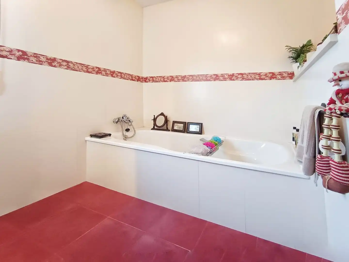 Bany de Casa o xalet en venda en Pontevedra Capital  amb Jardí privat, Terrassa i Traster