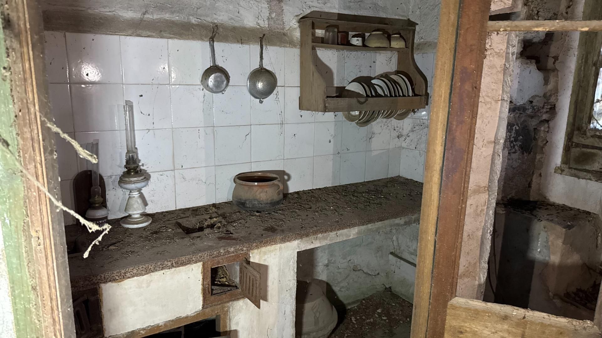 Cuina de Finca rústica en venda en Campllong amb Terrassa