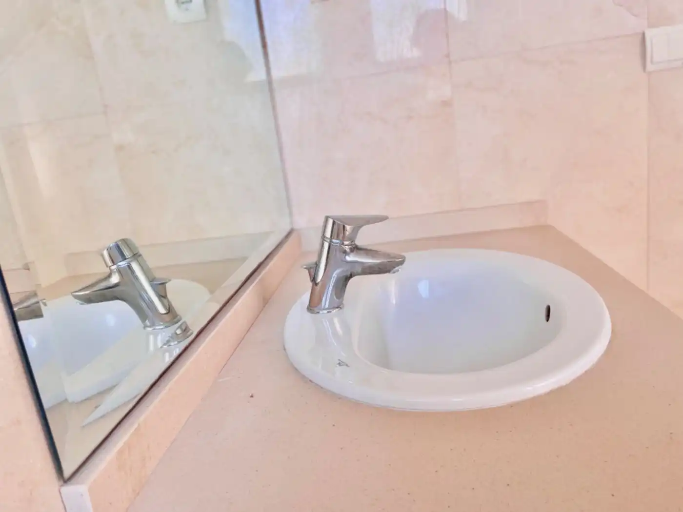 Badezimmer von Wohnung zur Miete in Sotogrande mit Klimaanlage, Terrasse und Möbliert