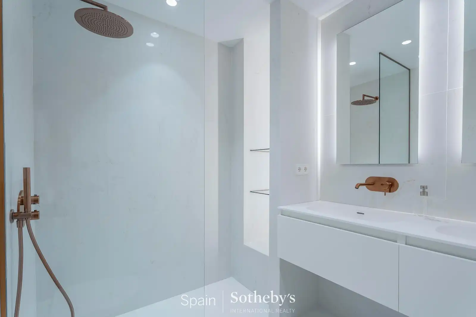Bany de Apartament en venda en Madrid amb Aire condicionat i Calefacció
