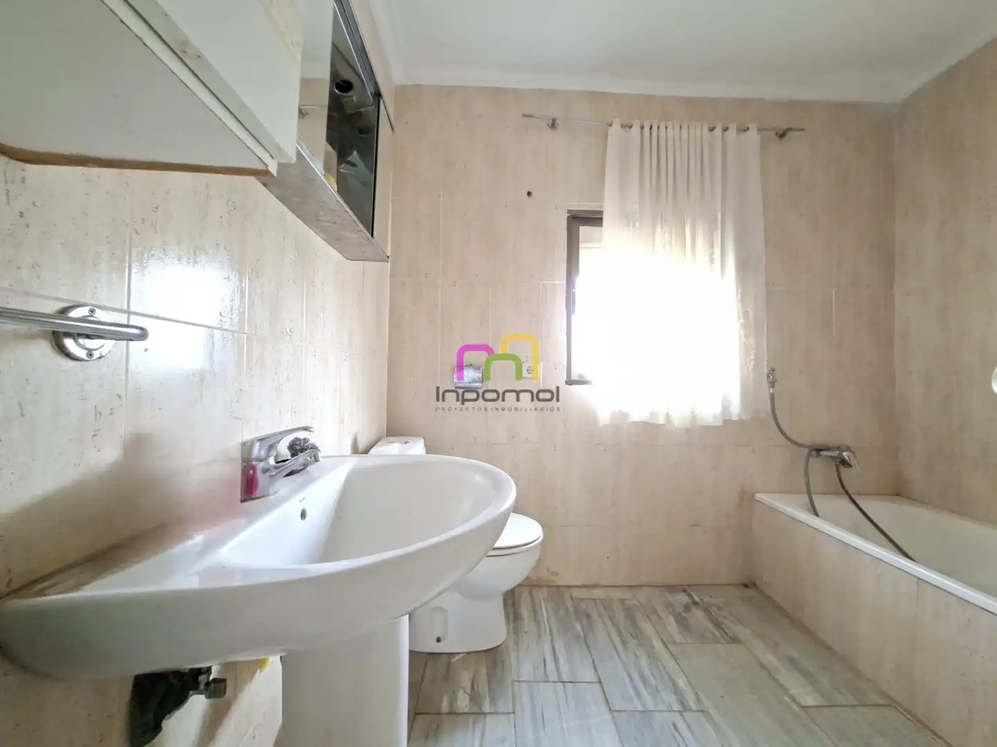 Baño de Finca rústica en venta en Badajoz con Jardín privado, Trastero y Piscina
