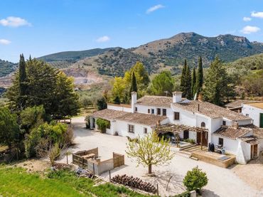 Landhaus mit Pool zum Verkauf in Villanueva del Rosario