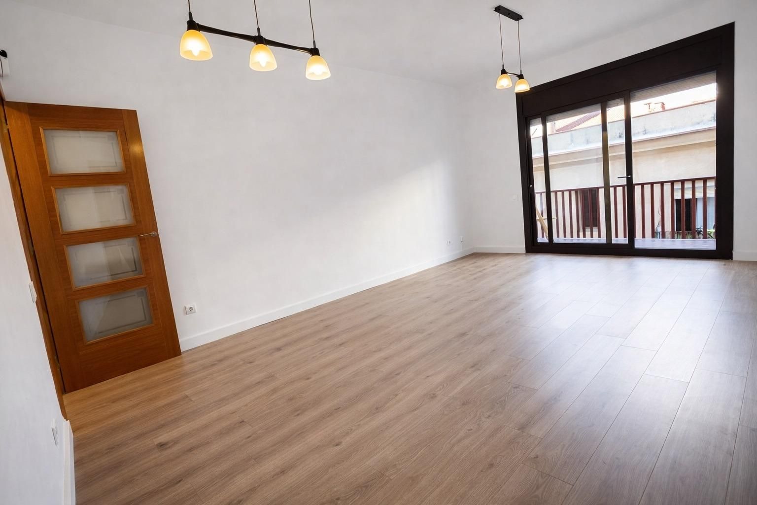 Sala de estar de Piso en venta en  Barcelona Capital con Aire acondicionado, Parquet y Balcón