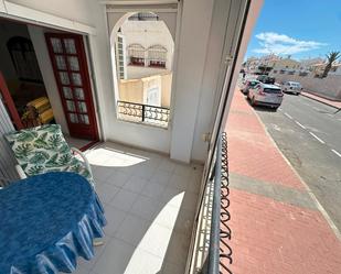 Vista exterior de Apartament en venda en Torrevieja amb Aire condicionat, Terrassa i Moblat