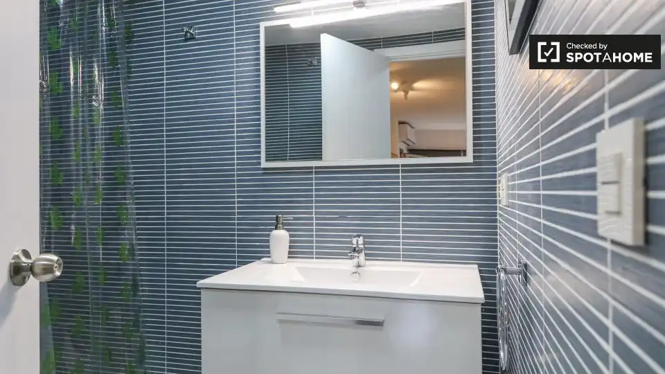 Baño de Piso de alquiler en Valencia con Aire acondicionado, Calefacción y Amueblado