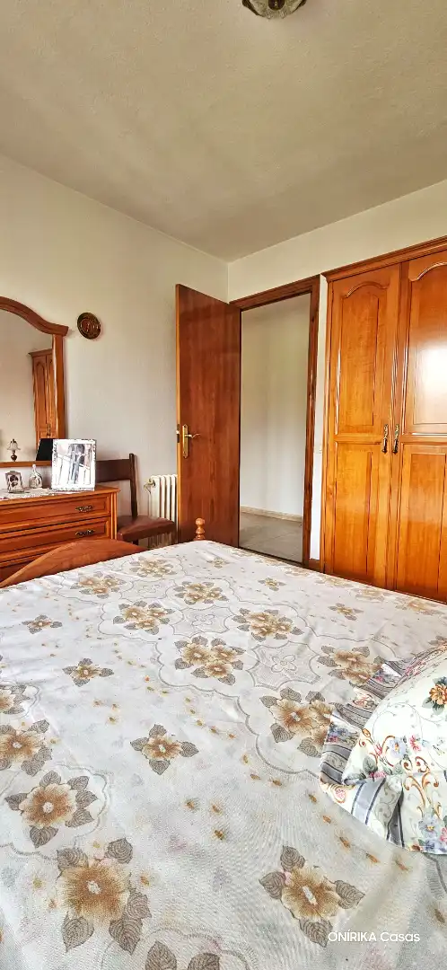 Dormitori de Casa o xalet en venda en Triacastela amb Calefacció, Jardí privat i Parquet