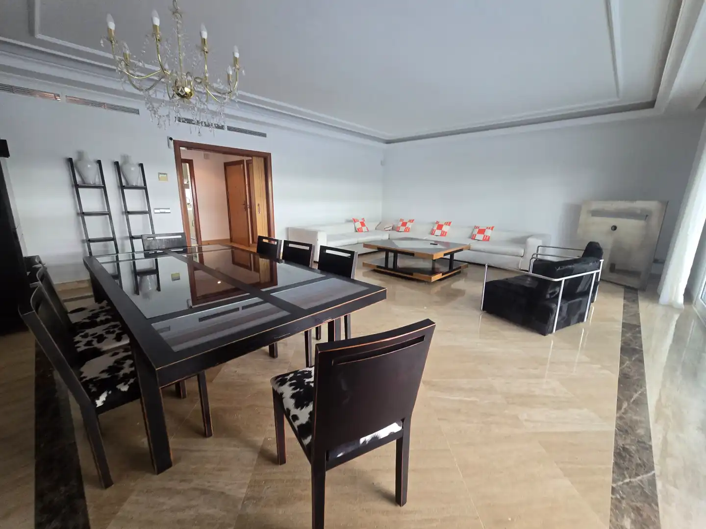Menjador de Apartament en venda en Marbella amb Aire condicionat, Calefacció i Jardí privat