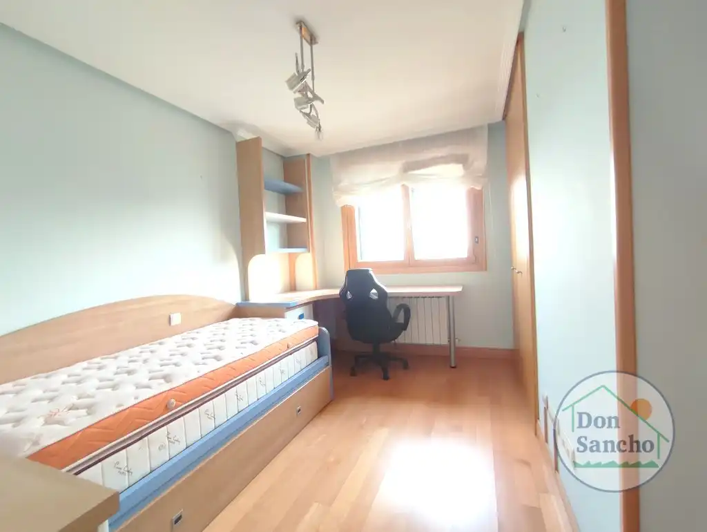 Bedroom of Attic for sale in Valladolid  with Air Conditioner, Heating and Terrace