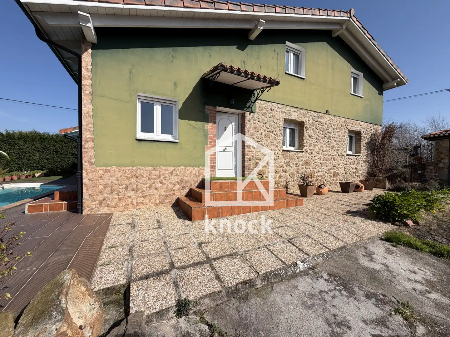 Vista exterior de Casa o xalet en venda en Langreo amb Calefacció, Terrassa i Traster