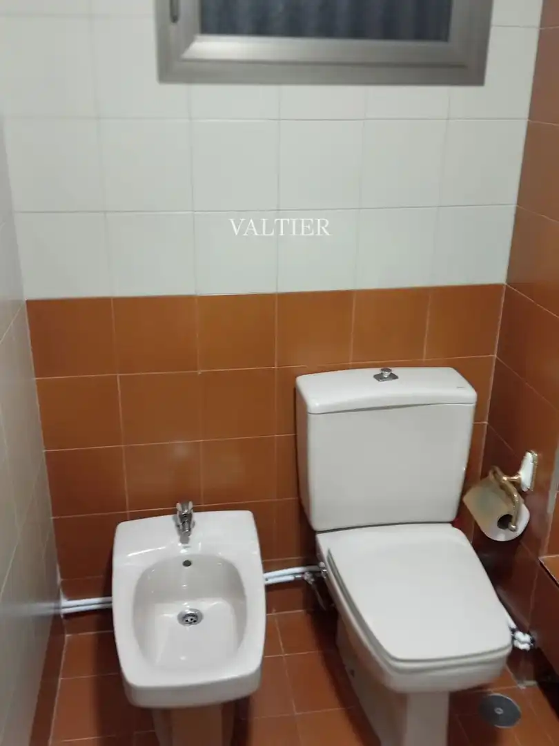 Baño de Piso de alquiler en Madrid con Aire acondicionado, Terraza y Amueblado