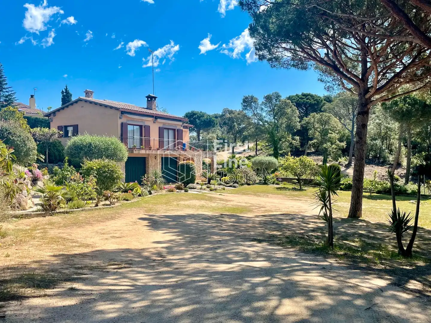 Vista exterior de Casa o xalet en venda en Lloret de Mar amb Calefacció, Terrassa i Traster