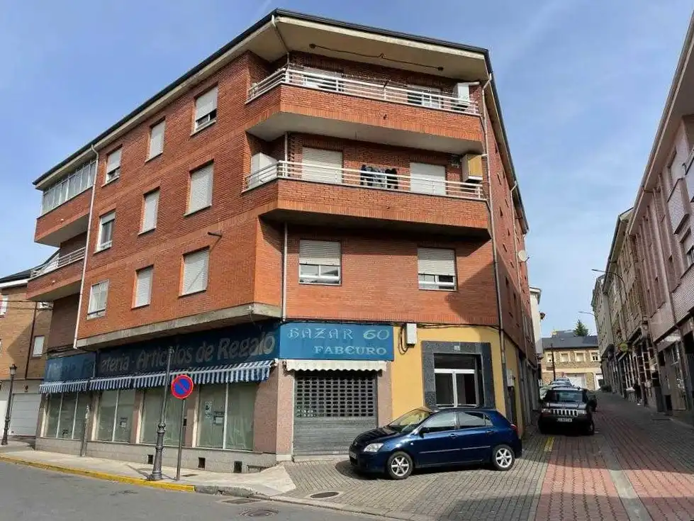 Piso en venta en Calle Gil y Carrasco, 27, Fabero