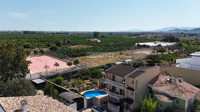 Casa-chalet en Venta en Palmera