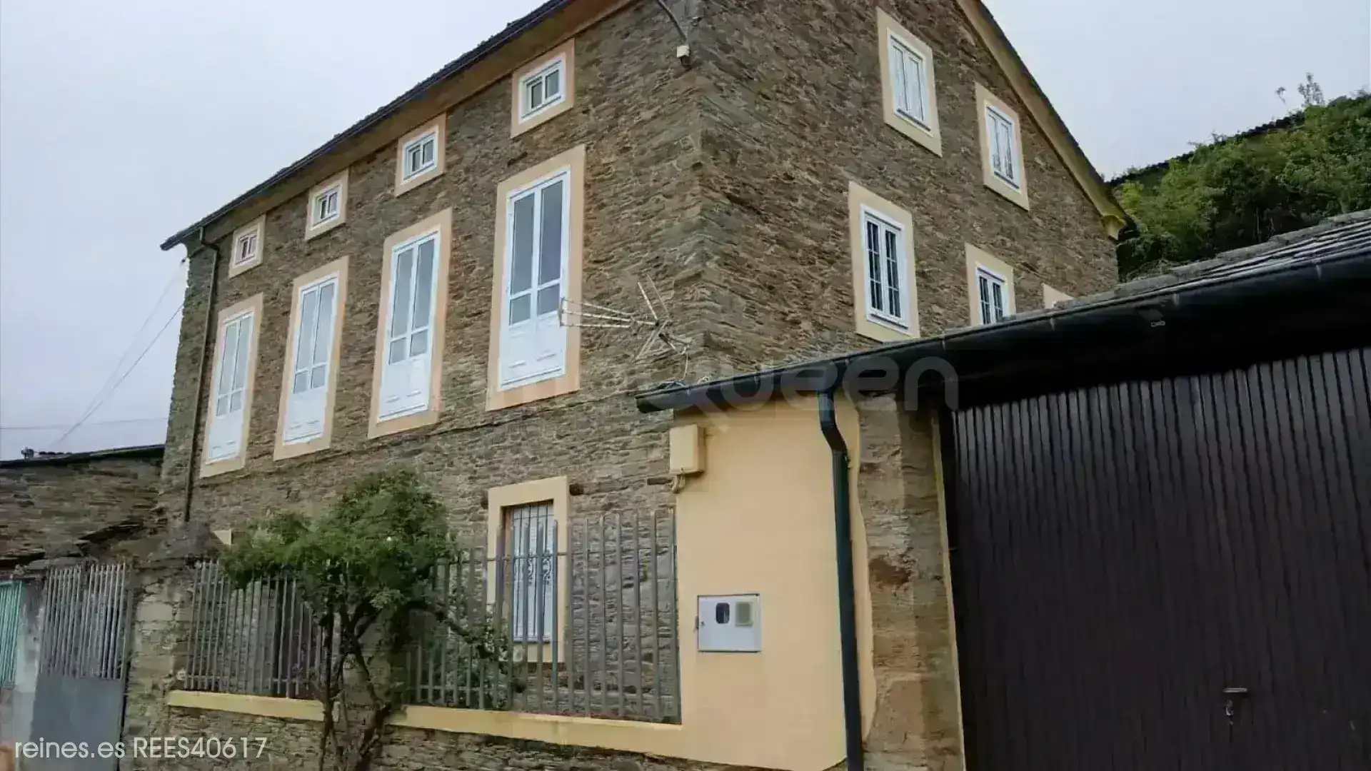 Außenansicht von Haus oder Chalet zum Verkauf in A Pontenova   mit Heizung, Privatgarten und Terrasse