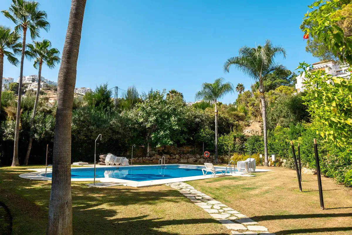 Jardí de Apartament en venda en Benahavís amb Aire condicionat, Terrassa i Alarma