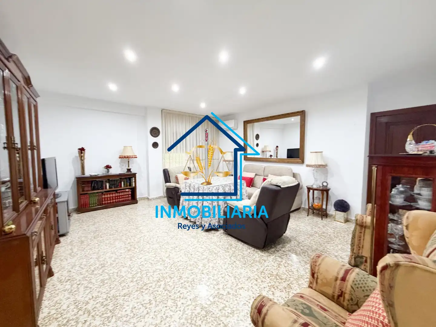Sala d'estar de Pis en venda en Córdoba amb Aire condicionat