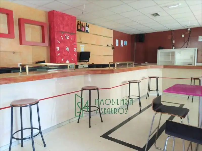 Business premises for sale in Calle III Casimiro Argüelles
