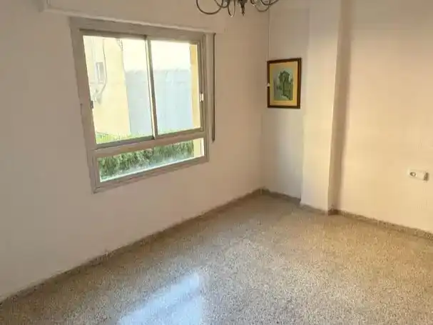 Dormitori de Pis en venda en  Granada Capital amb Aire condicionat i Balcó