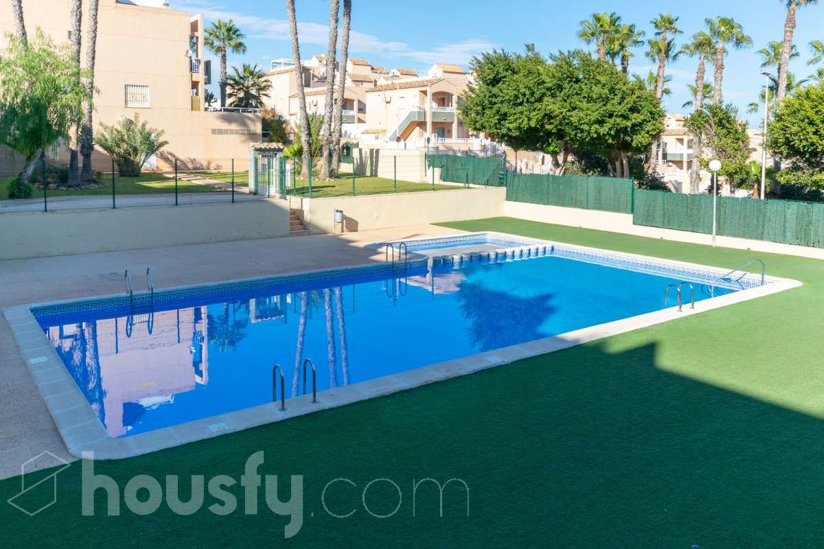 Piscina de Dúplex en venda en Torrevieja amb Aire condicionat, Jardí privat i Terrassa