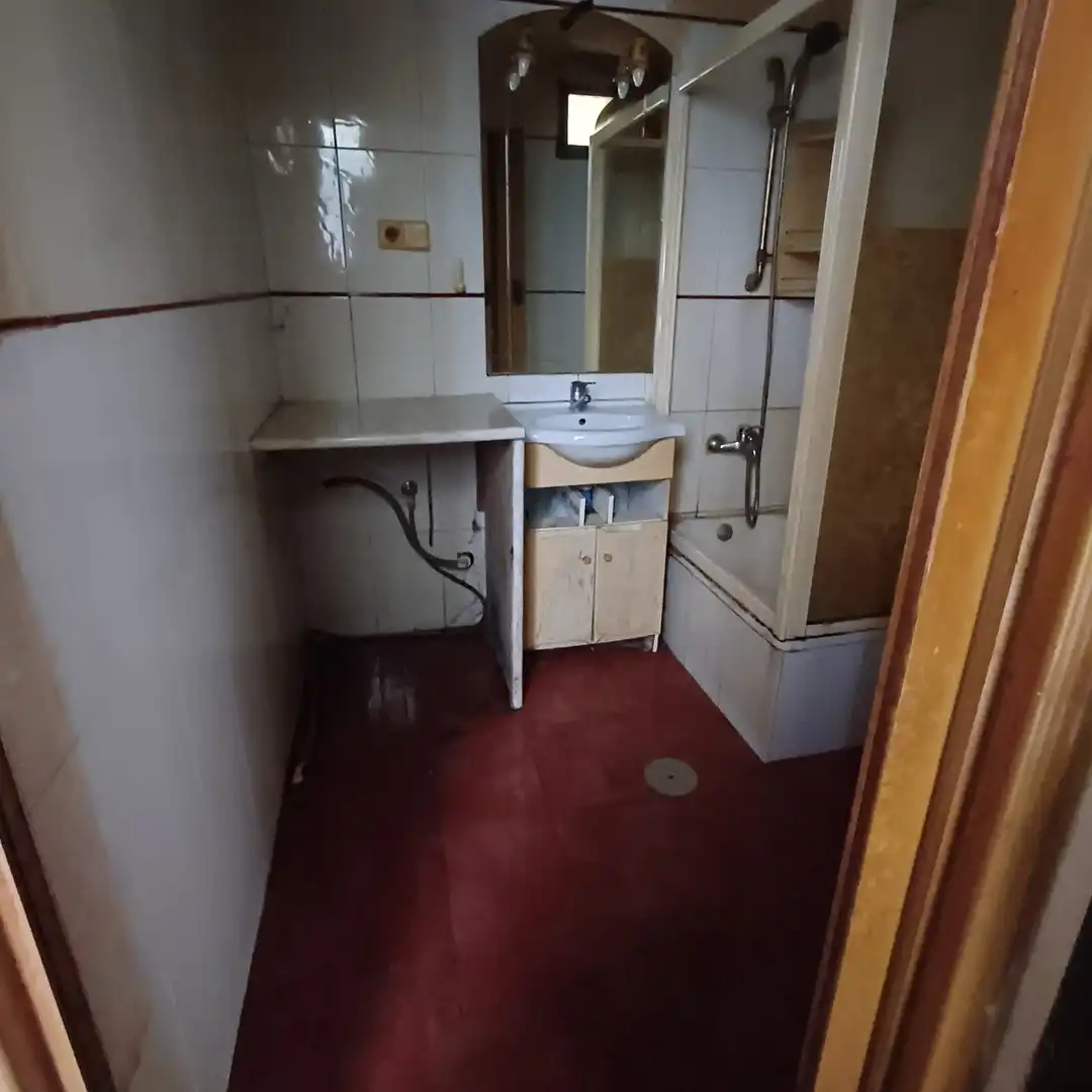 Bathroom of Flat for sale in Madrid