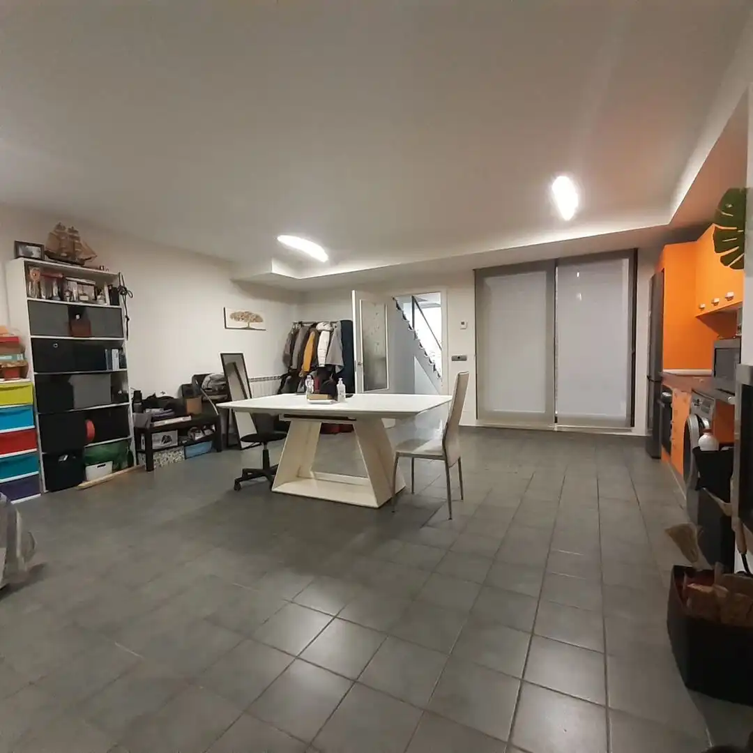 Einfamilien-Reihenhaus zum Verkauf in Esteribar mit Heizung, Privatgarten und Terrasse