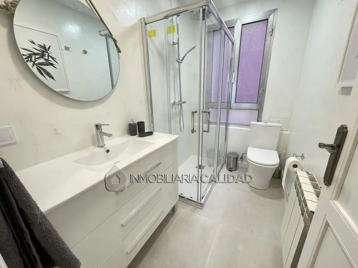 Bathroom of Flat for rent in Burgos  with Heating and Furnished