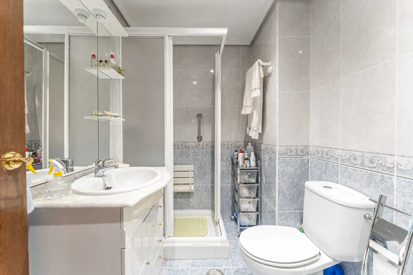 Baño de Piso en venta en Humanes de Madrid con Terraza, Amueblado y Horno