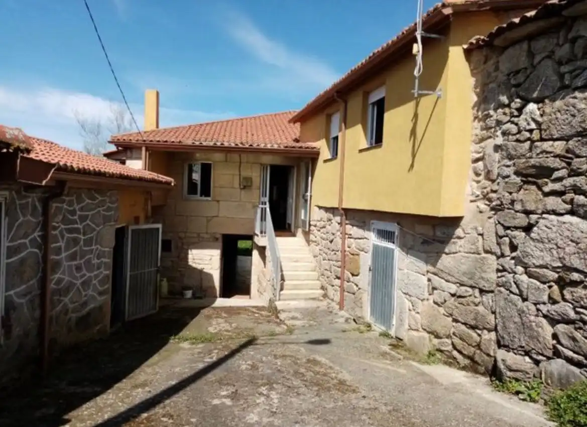 Vista exterior de Casa o xalet en venda en Pantón amb Jardí privat, Terrassa i Moblat
