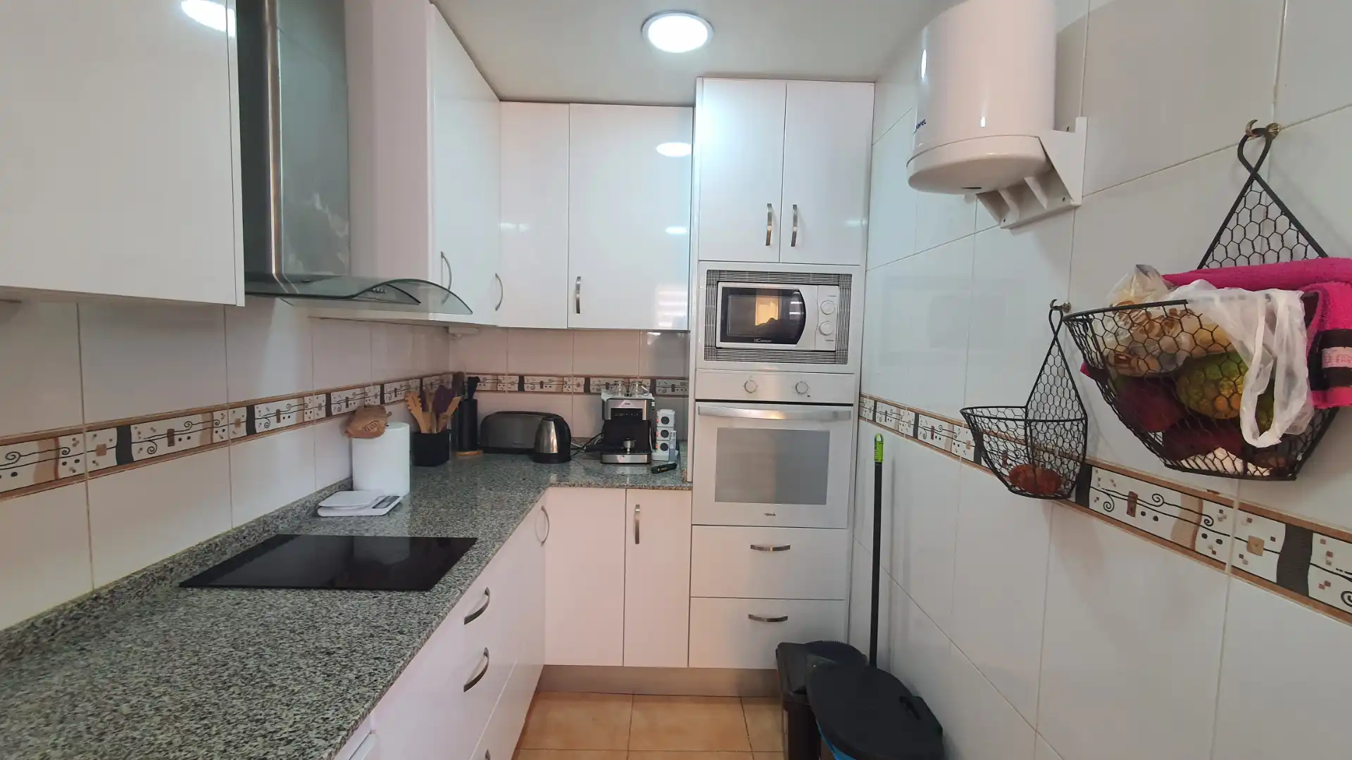 Küche von Wohnung zum Verkauf in Sant Celoni mit Klimaanlage, Heizung und Privatgarten